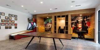 Troubadour Gallery 31