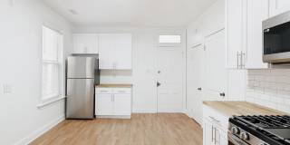 1430 W Superior Street unit: 2R Gallery 11