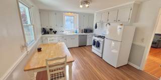 Spacious 3bd House | Laundry hooks | Garage  | Shed Gallery 1