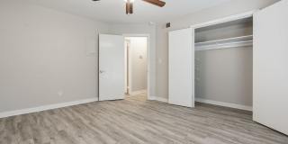 Celeste Manor - 1 Bedroom / 1 Bathroom, Updated Gallery 28