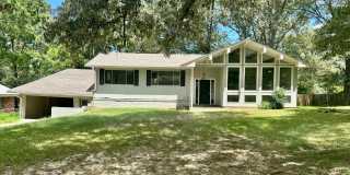 Spacious 4 Bedroom Home in Pearl! Gallery 1