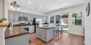 South Town Fully Furnished Home! Gallery 12