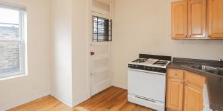 3521-29 1/2 N Broadway Gallery 44
