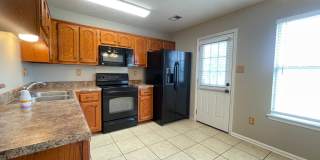 Adorable home, close to the casinos! Country living! Gallery 3