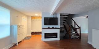Beautiful Newington Forest Townhome Gallery 5