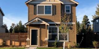 Three Bedroom House in SE Bend with Community Pool Gallery 1