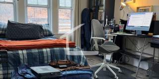 Large 3 bed unit right in front of the Green Line. Gallery 10