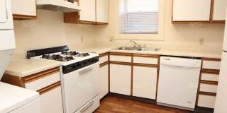 812 1/2 West Myrtle Street Gallery 3