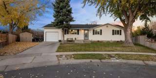Beautiful 4 Bedroom Home in Sandy! Gallery 1