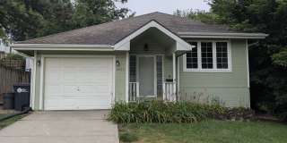 Spacious 4-Bedroom Bungalow Near UNO! Gallery 1