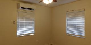 Cute 2 Bedroom 1 Bath with huge Screen Porch Gallery 15