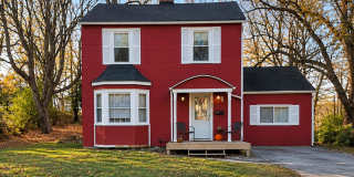 **August 2027** Large Backyard & Back Deck!! 5 Bed, 2 Bath House!! Gallery 1