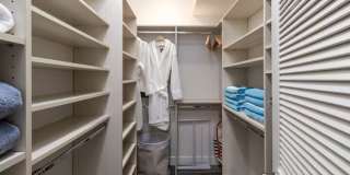 THE BAYSIDE Gallery 10