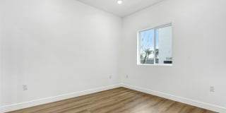 5350 1/2 Oakland Street Gallery 13