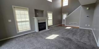 3 Bedroom Duplex in Normal! Gallery 4