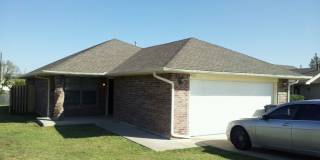 3 BED 2 BATH 2 CAR GARAGE HOME- NW OKC Gallery 1