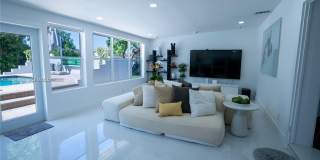 31 SW 6th St Gallery 13