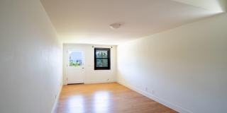 2521 Whitney Avenue Gallery 19