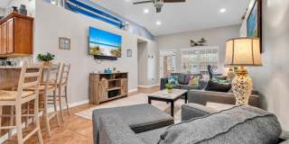 Gorgeous 4 bedroom pool house for rent w/ deeded beach access + pool & yard service included in the rent! Gallery 22