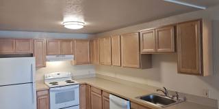 2 bedroom unit with balcony! Gallery 2