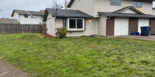 2 bed 1 1/2 bath duplex in Springfield! Gallery 1