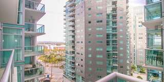 13700 Marina Pointe Drive Gallery 1