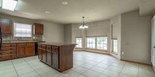 4 Bedroom 2.5 Bath Townhome near Centennial Park! Gallery 8
