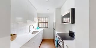 Mass Ave - Harvard Square - one bedroom 614sf apartment Gallery 1