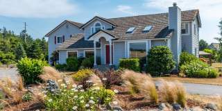 Spacious and Beautiful Home with Private Apartment! Gallery 1