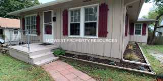 Adorable Bungalow in Downtown Lees Summit! Gallery 1