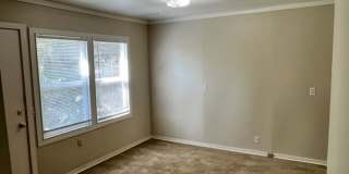 Cozy 2 Bedroom South Seattle Home with Yard Gallery 4