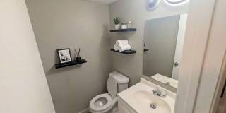 1711 Burton #A - 2 story home in great central location 5 min form DT. Gallery 12