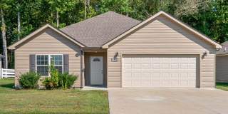 Pet Friendly Three Bedroom! Six Month Lease Only! Gallery 1