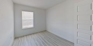 Beautiful Newer Townhouse with all LVP Gallery 7