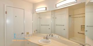 Spacious One Plus Bedroom Condominum off Broadway Terrace Gallery 31