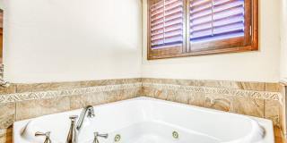 Westside area (Completely Furnished) Beautiful 4 bed/3 baths Westside area (Completely Furnished) Beautiful 4 bed/3 baths Gallery 46