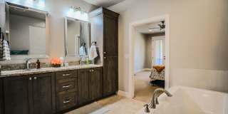 4 Bed, 3 Bath, 3 Car Garage for rent. Small Dog Allowed Gallery 37