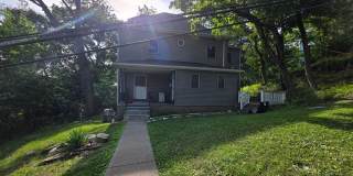 3 bedroom with Office For Rent in Bellevue! Gallery 1