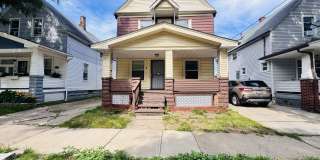 Charming 5-Bedroom Property in Prime Location Gallery 1