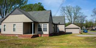 Duplex close to Tech with detached garage! Gallery 1