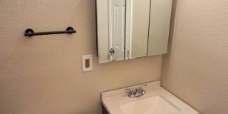 5 Bed 3 Bath House Available Now! Gallery 10