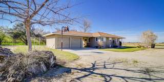 Charming Farmhouse Retreat in Northwest Bakersfield! Gallery 25