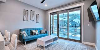 TOP FLOOR, ONE BEDROOM CONDO IN PROSPECTOR! Gallery 1