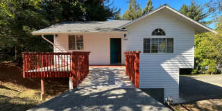 Spacious 3 Bedroom, 2.5 Bathroom w/ Bonus Room and 2 Car Garage Gallery 1