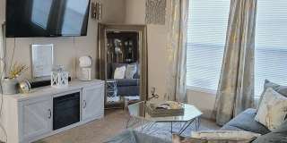 Room in 4 Bedroom Home at Robin Ln Gallery 1