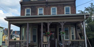 733 GRACE Street Gallery 1