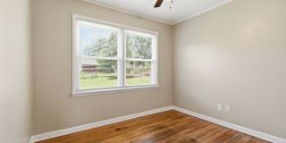Charming 3 Bedroom 1 Bath near Route 66! Gallery 13