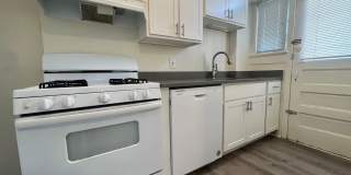 Stunning Two Bedroom Apartment in Oakland! Washer & Dryer Hook-Ups in Basement! Call Today! Stunning Two Bedroom Apartment in Oakland! Washer & Dryer Hook-Ups in Basement! Call Today! Gallery 1