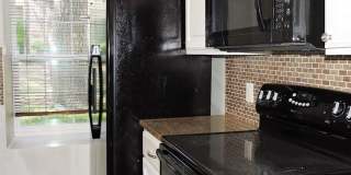 Beautiful Updated Two Story Townhouse In GREAT LOCATION Gallery 11
