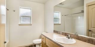 Cozy 3 Bed Home: New Carpet, Fully Fenced Yard & Near Old Mill Gallery 15